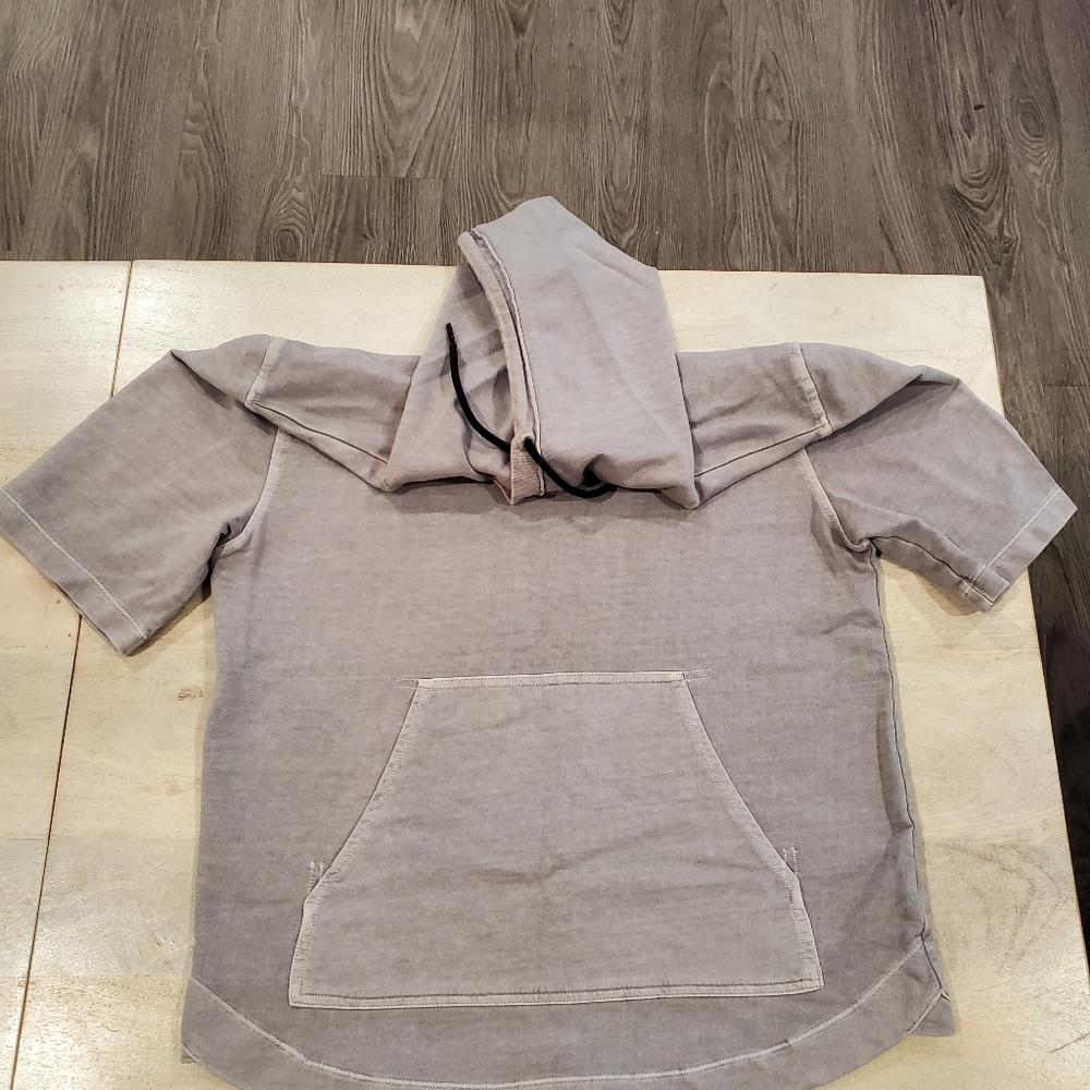 Short sleeve modern sweater